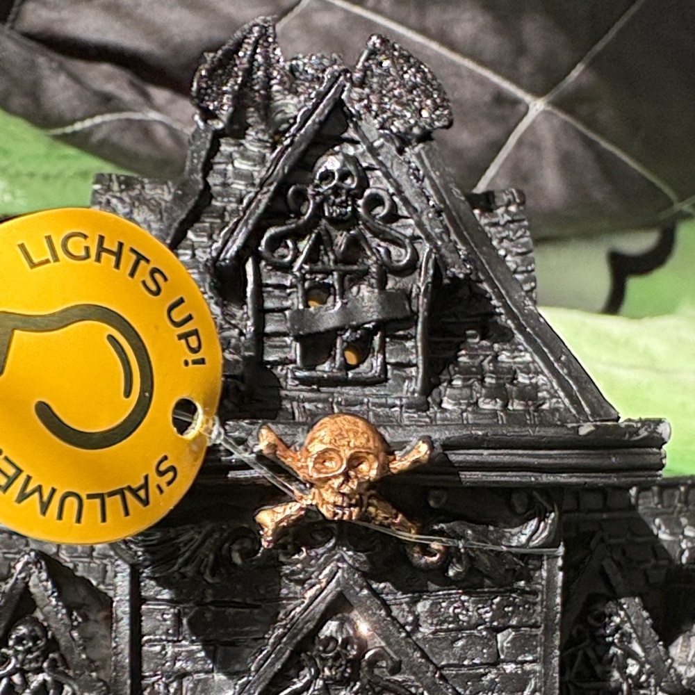 Black Haunted House decor 🏚️🏮 (lights up!!) - Picture 13 of 14